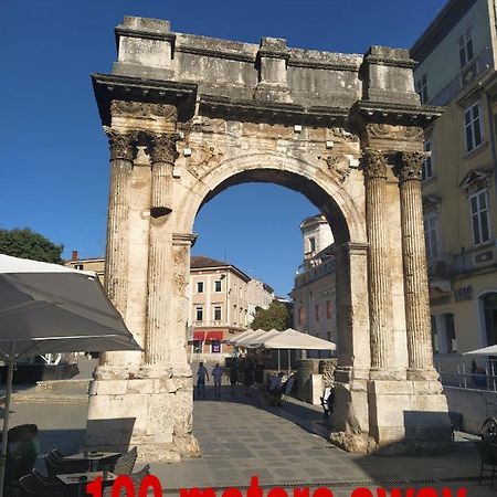 Roman Arch- Low Budget Doublebed Room In Top Center Pula Ngoại thất bức ảnh