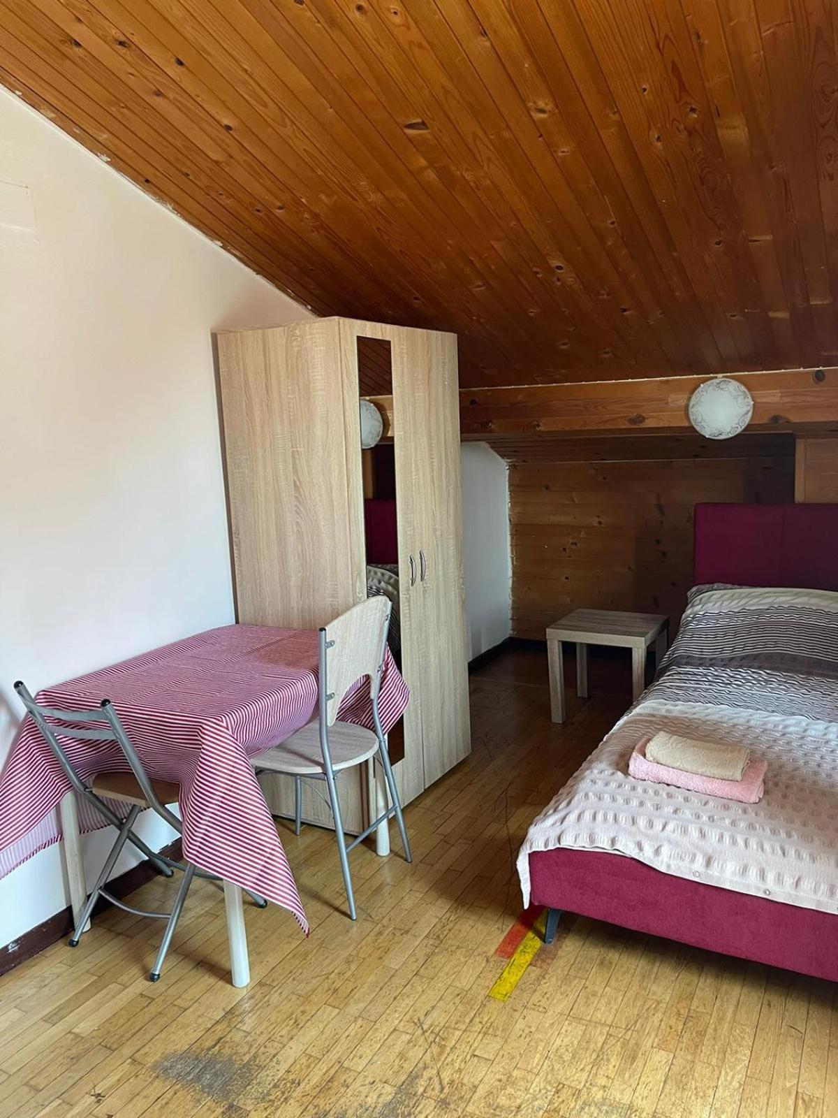 Roman Arch- Low Budget Doublebed Room In Top Center Pula Ngoại thất bức ảnh