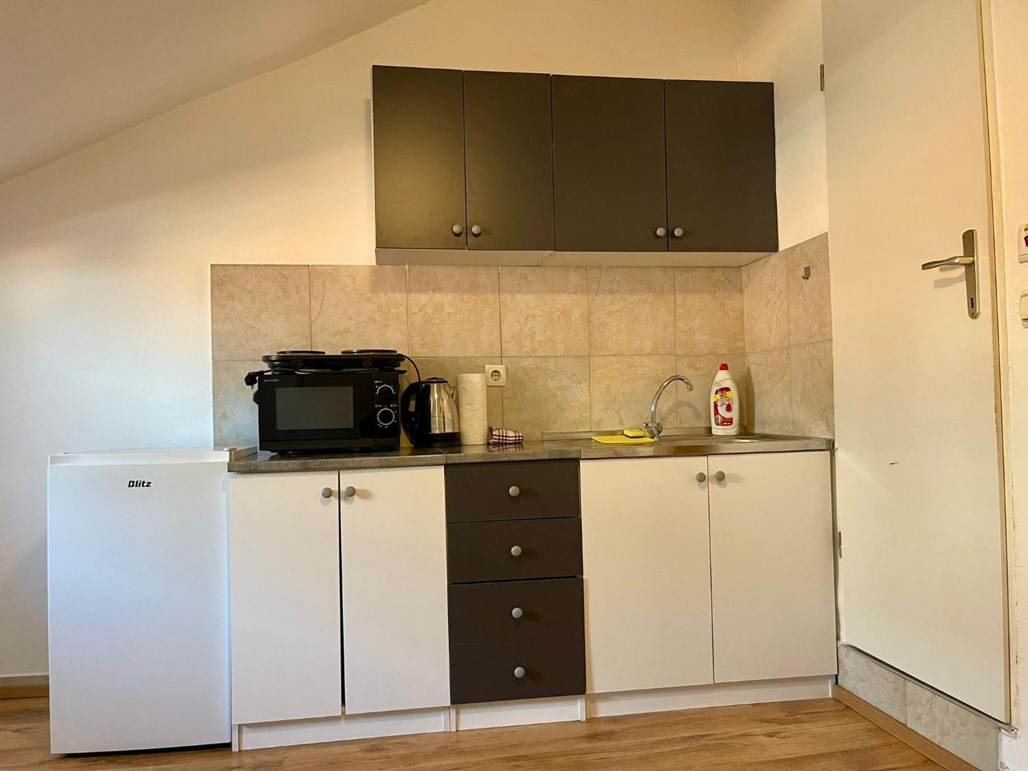 Roman Arch- Low Budget Doublebed Room In Top Center Pula Ngoại thất bức ảnh