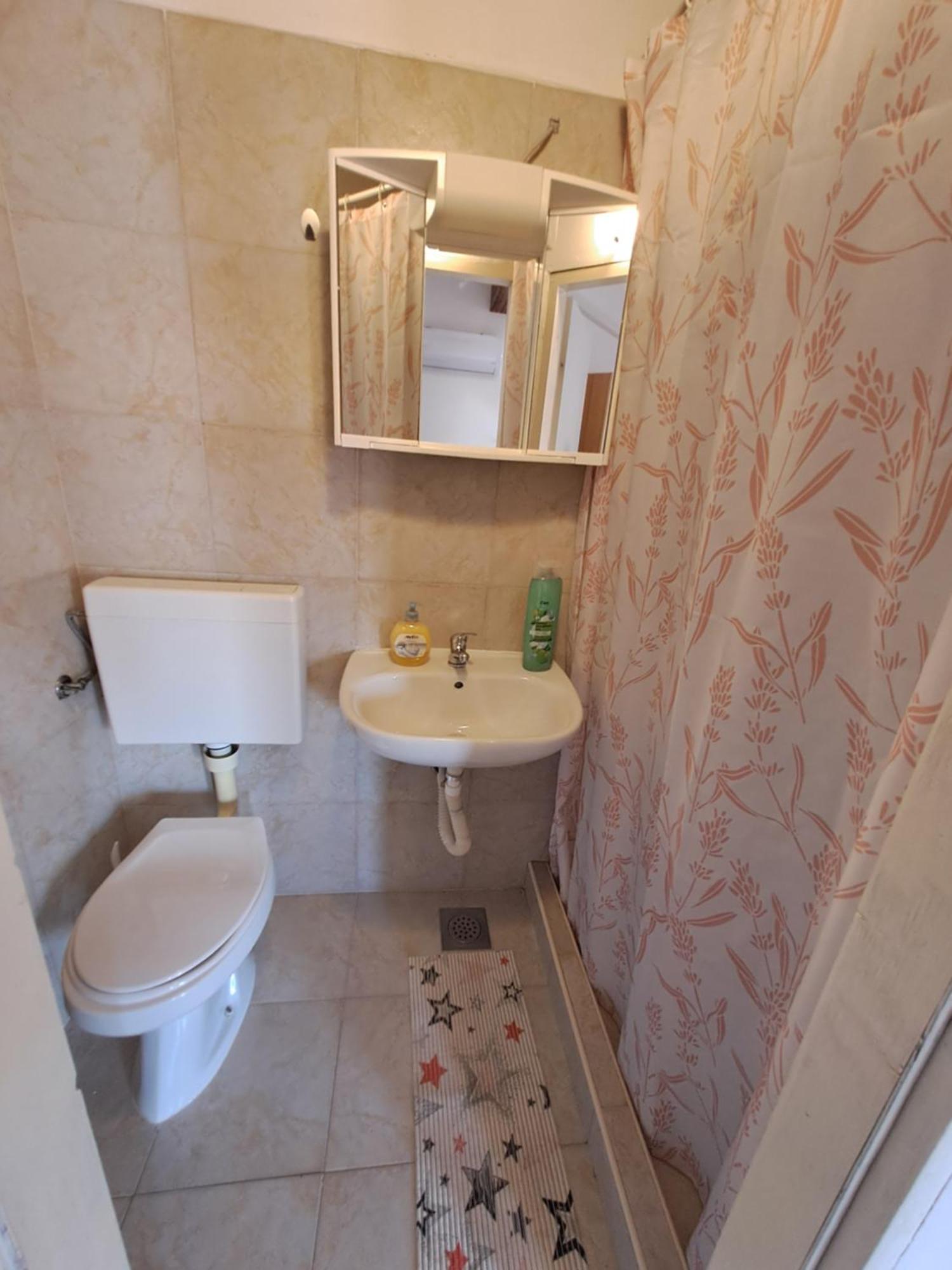 Roman Arch- Low Budget Doublebed Room In Top Center Pula Phòng bức ảnh